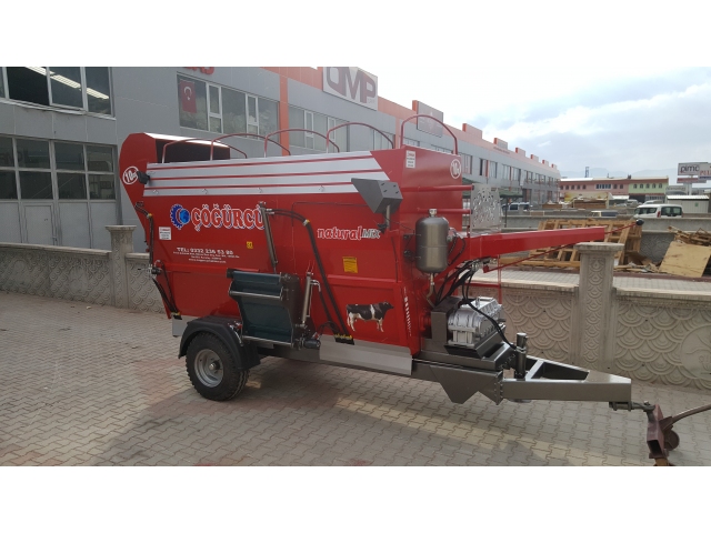 10m³ Yem Karma ve Dağıtma Makinesi