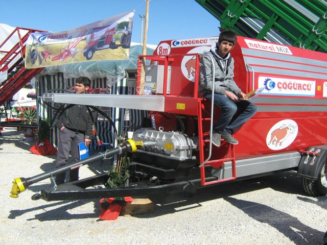 8m³ Yem Karma ve Dağıtma Makinesi